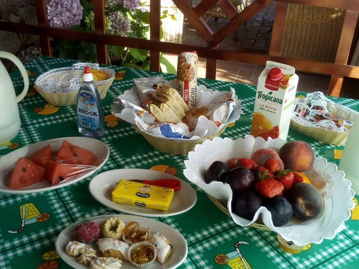 Villa Kate B&B Porto San Paolo  Eksteriør billede